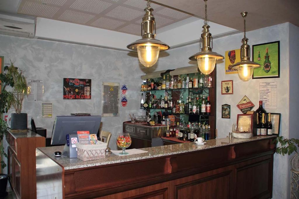 奥伯格德邦帕斯法国之游酒店 亞維農 外观 照片